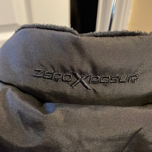 Women’s Zero Xposur snow coat. Medium w/detach hood expandable sleeves​​​​​​​​ - Picture 6 of 10
